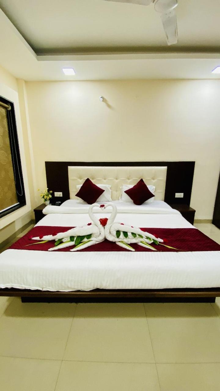 The Richi Rich Hotel And Resort インドール エクステリア 写真