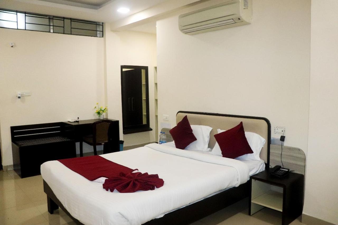 The Richi Rich Hotel And Resort インドール エクステリア 写真